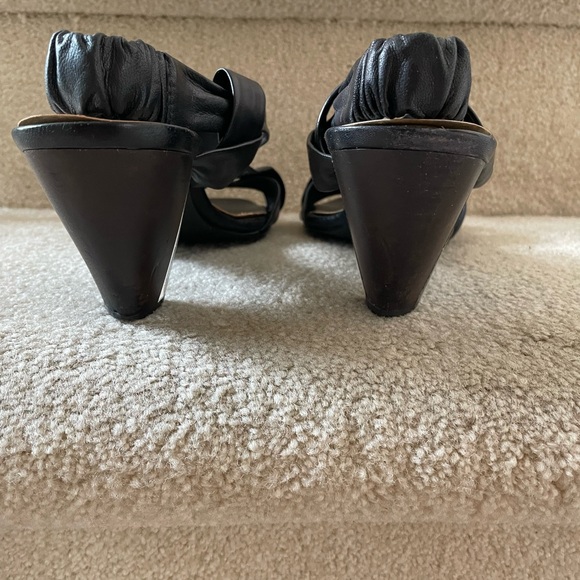 Black sandals. Good used condition . - Picture 3 of 5